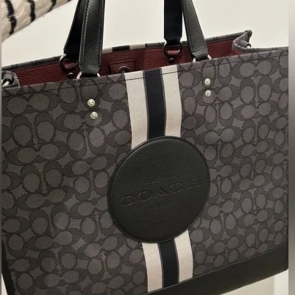 Coach Dempsey Tote 40 In Signature Jacquard - Picture 2 of 7